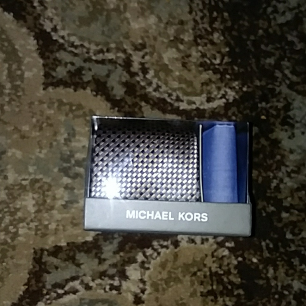 Men's neck tie and handkerchief!